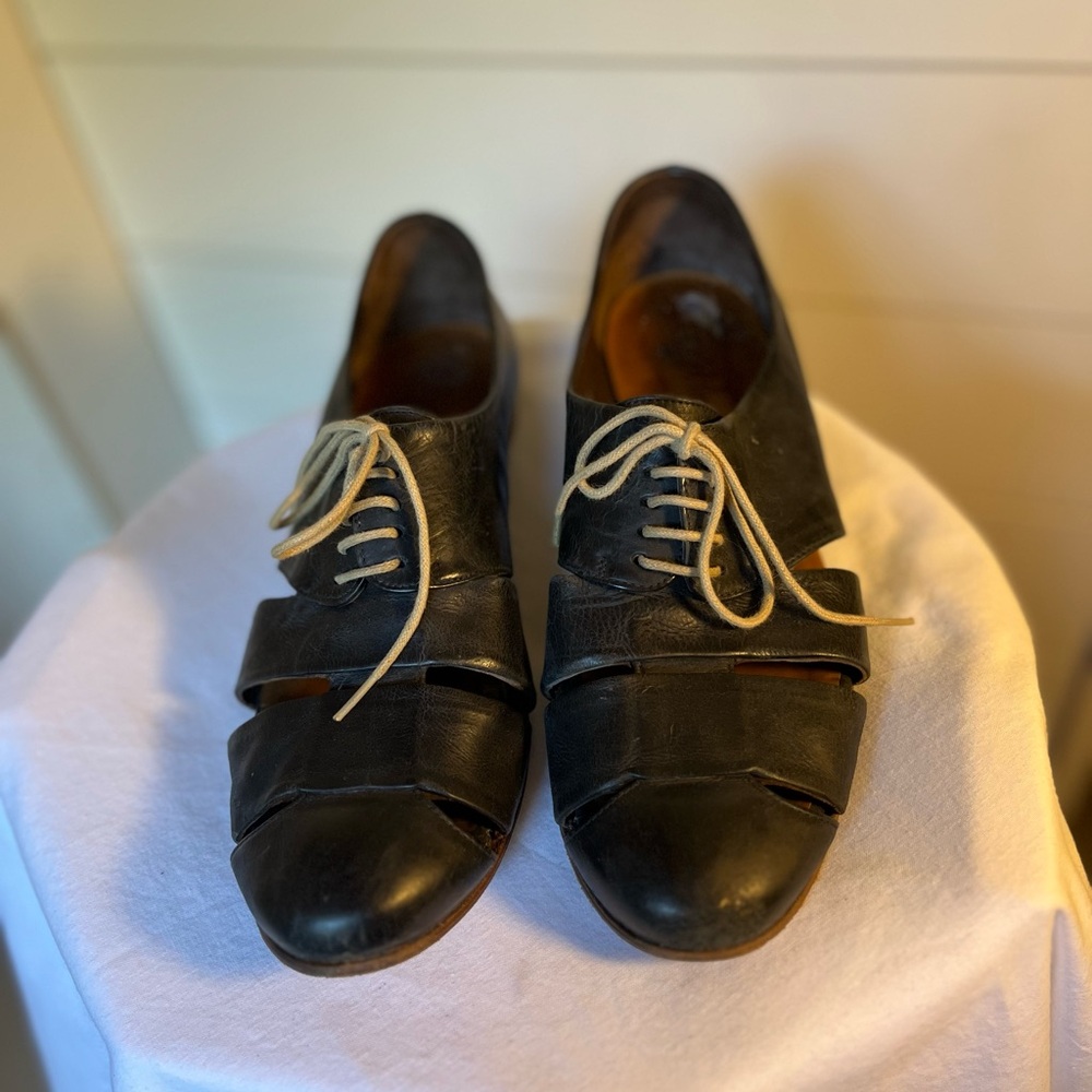 COCLICO Black Leather Women's Flats
